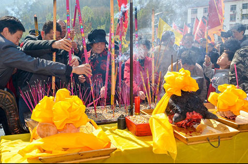 shennongjiayandiguangchangjishaoxiangqunzhong_3445935.jpg
